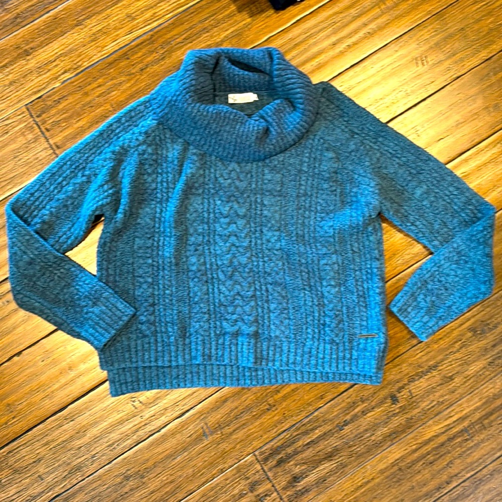 Carve Designs Turtleneck Sweater. Size small.